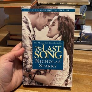 The Last Song by Nicholas Sparks - Blue Cover Paperback